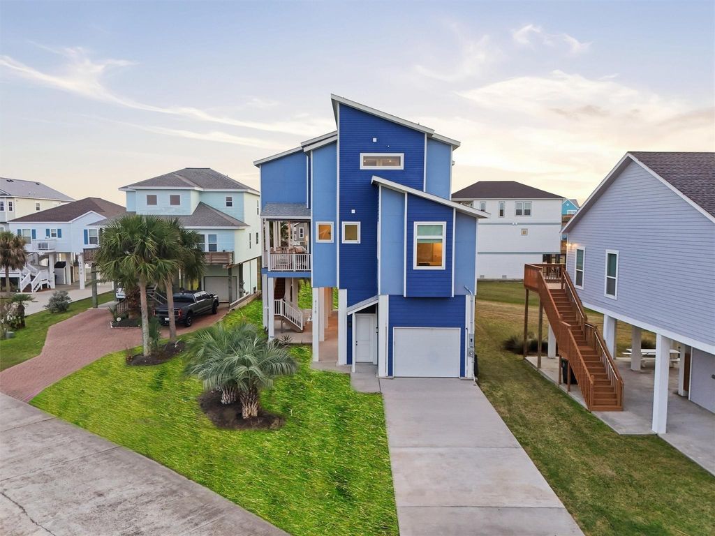 4118 Defender Lane, Galveston, TX 77554