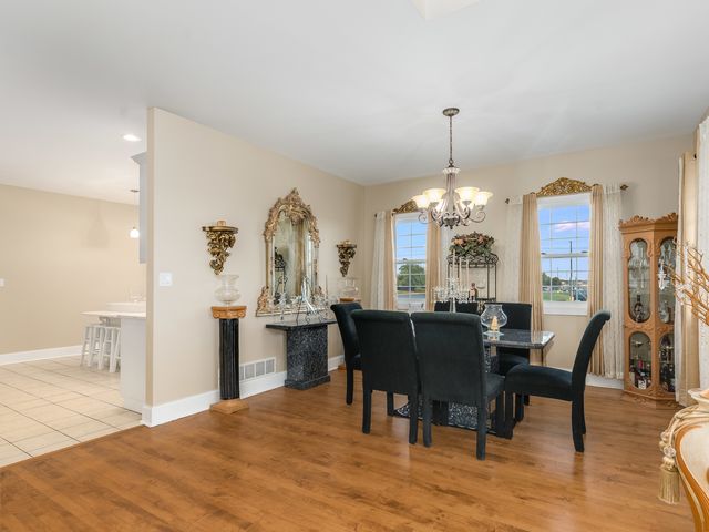 101 Bell Court, Oswego, IL 60543