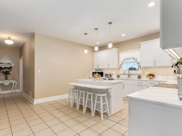 101 Bell Court, Oswego, IL 60543