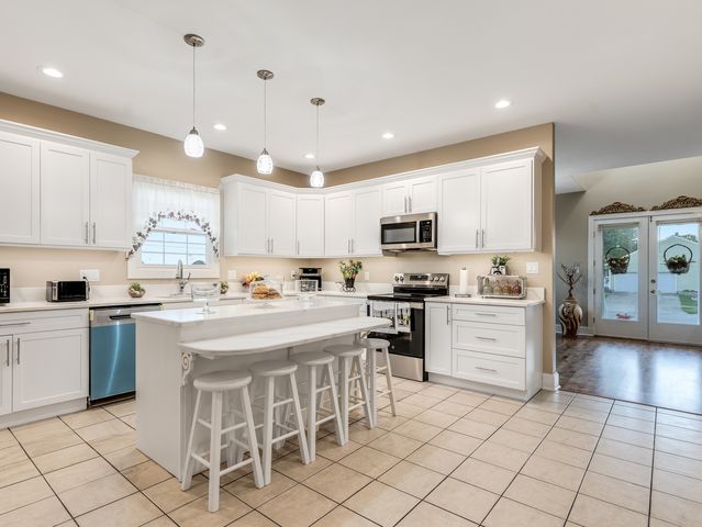 101 Bell Court, Oswego, IL 60543