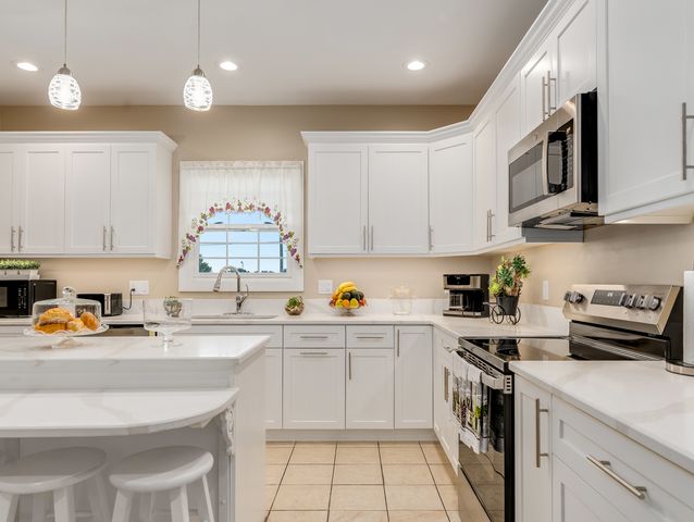 101 Bell Court, Oswego, IL 60543