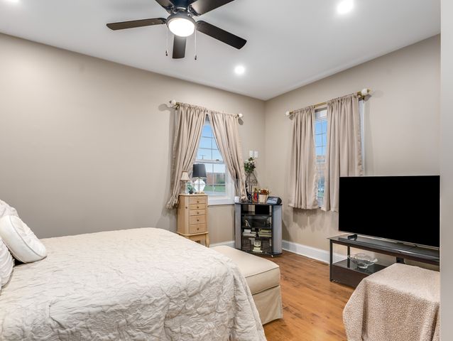 101 Bell Court, Oswego, IL 60543