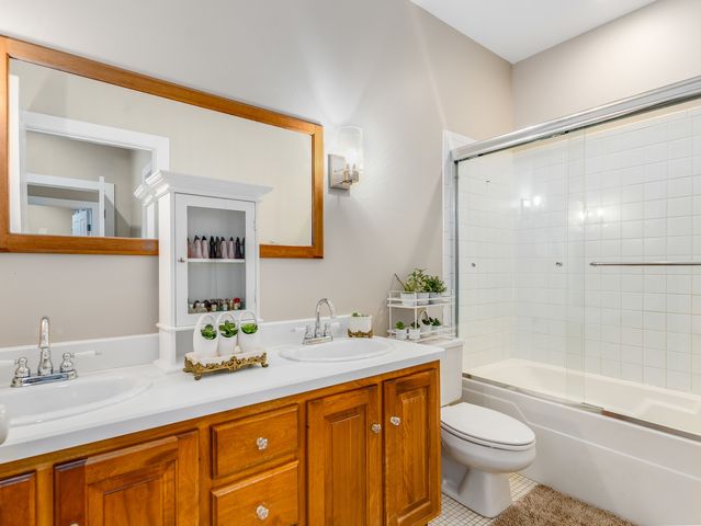 101 Bell Court, Oswego, IL 60543