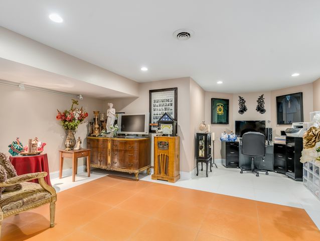 101 Bell Court, Oswego, IL 60543