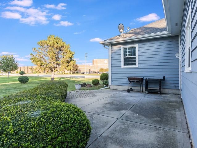 101 Bell Court, Oswego, IL 60543