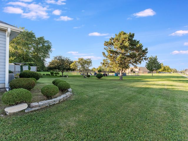 101 Bell Court, Oswego, IL 60543