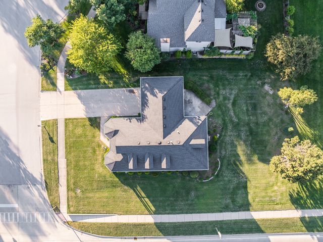 101 Bell Court, Oswego, IL 60543