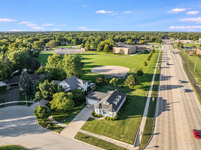 101 Bell Court, Oswego, IL 60543