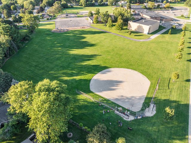 101 Bell Court, Oswego, IL 60543