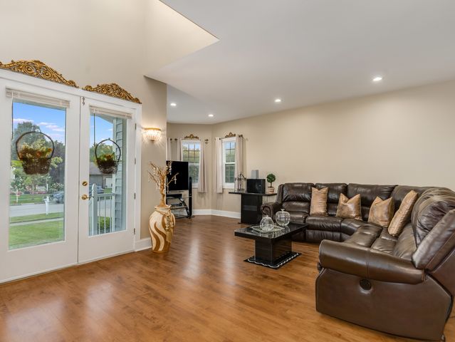 101 Bell Court, Oswego, IL 60543