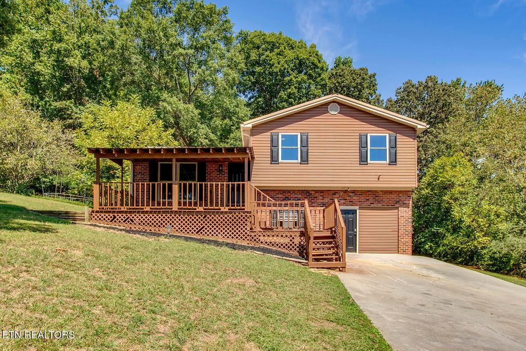 1220 Mountain View Circle, Etowah, TN 37331