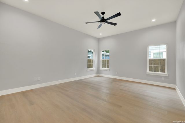 455 S HACKBERRY AVE, New Braunfels, TX 78130
