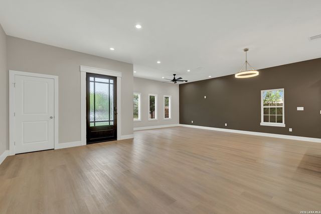 455 S HACKBERRY AVE, New Braunfels, TX 78130