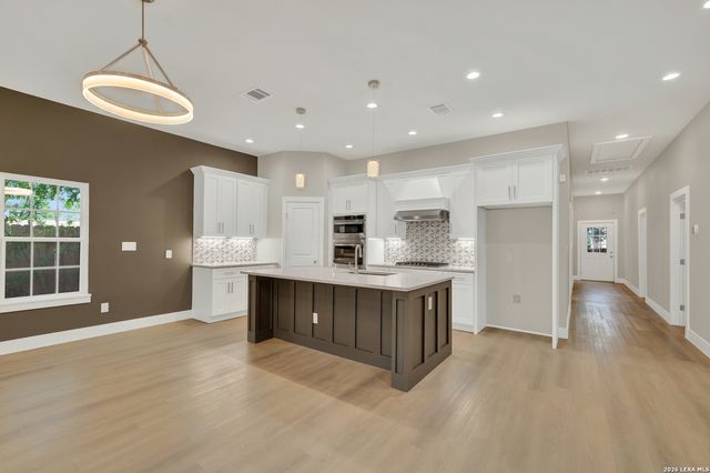 455 S HACKBERRY AVE, New Braunfels, TX 78130