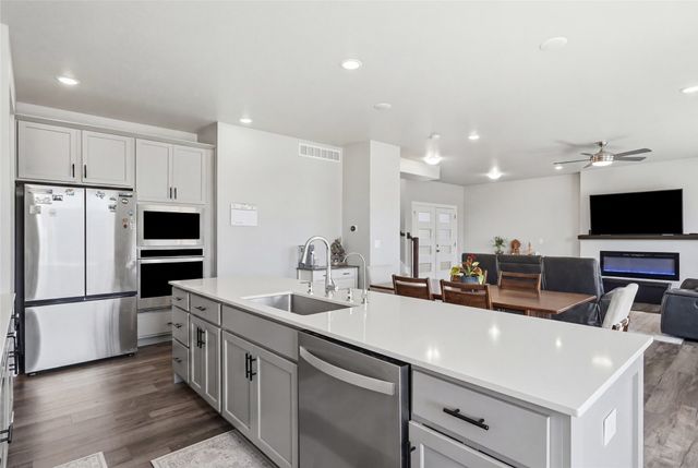 2965 Primrose Lane, Pella, IA 50219