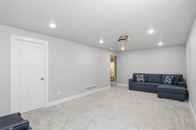2965 Primrose Lane, Pella, IA 50219