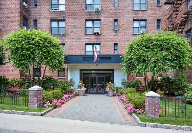77 Bronx River Road 1E, Yonkers, NY 10704
