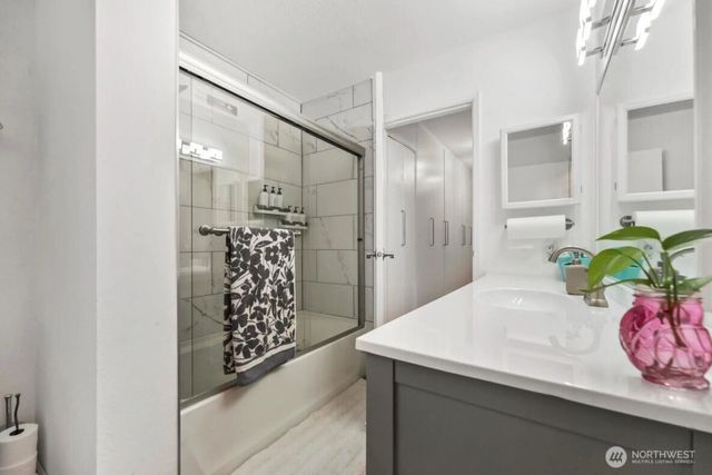 10424 NE 32nd Place #C204, Bellevue, WA 98004