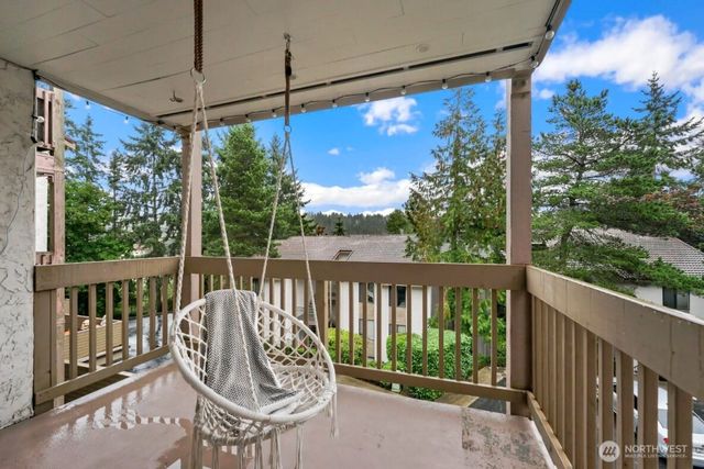 10424 NE 32nd Place #C204, Bellevue, WA 98004