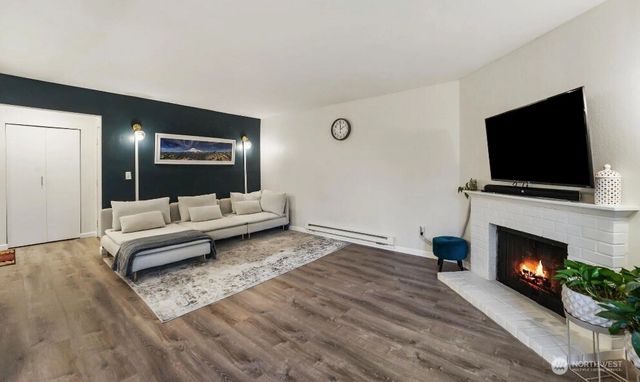 10424 NE 32nd Place #C204, Bellevue, WA 98004