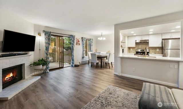 10424 NE 32nd Place #C204, Bellevue, WA 98004