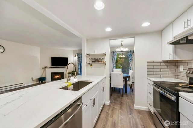 10424 NE 32nd Place #C204, Bellevue, WA 98004