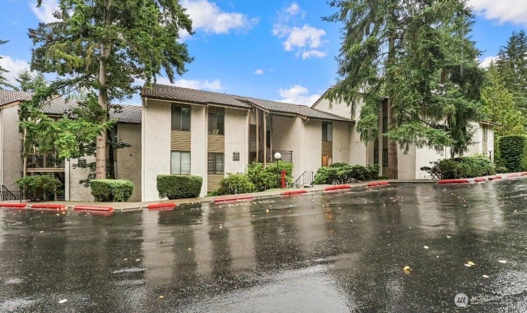 10424 NE 32nd Place #C204, Bellevue, WA 98004