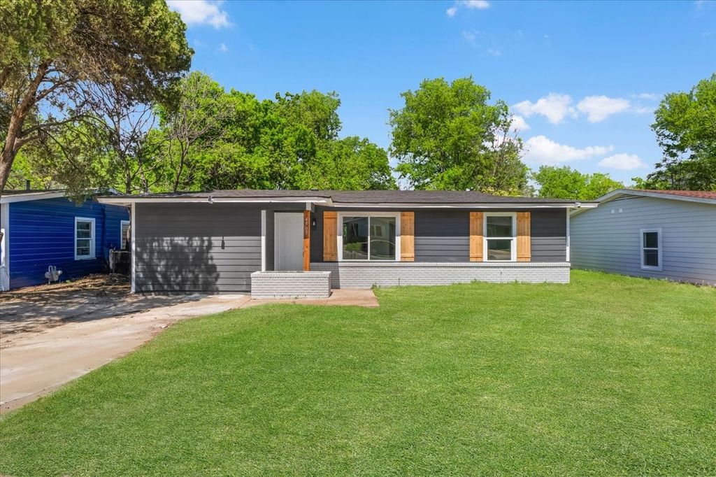 4505 Quails Lane, Fort Worth, TX 76119