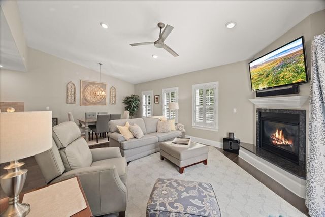 590 Washington Street 7, Pembroke, MA 02359