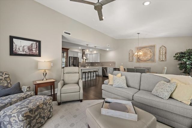 590 Washington Street 7, Pembroke, MA 02359