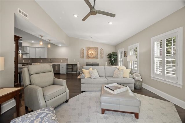 590 Washington Street 7, Pembroke, MA 02359