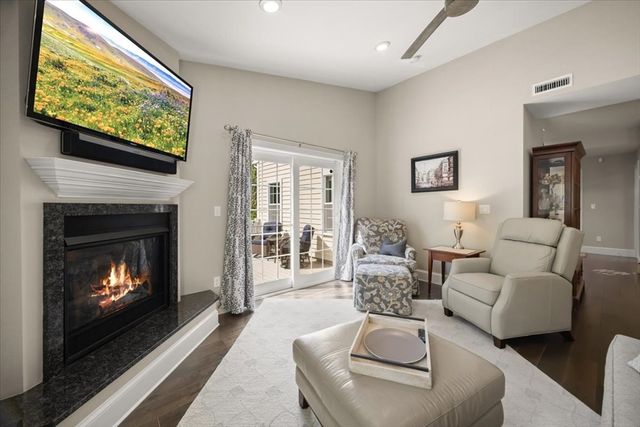 590 Washington Street 7, Pembroke, MA 02359