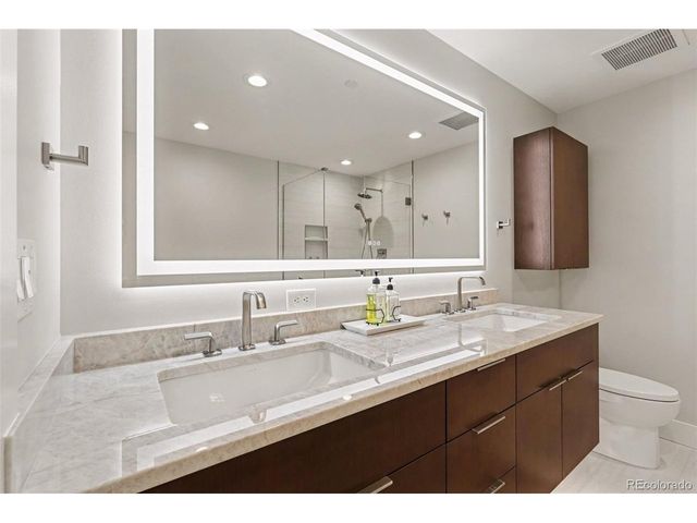 7220 W Bonfils Ln 206, Lakewood, CO 80226