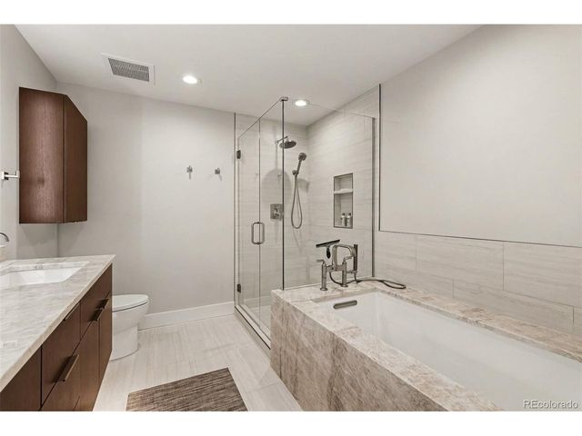 7220 W Bonfils Ln 206, Lakewood, CO 80226