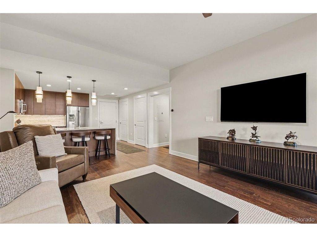 7220 W Bonfils Ln 206, Lakewood, CO 80226