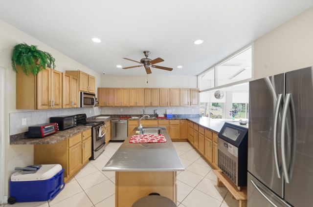 600 Snug Harbor Drive A10, Boynton Beach, FL 33435