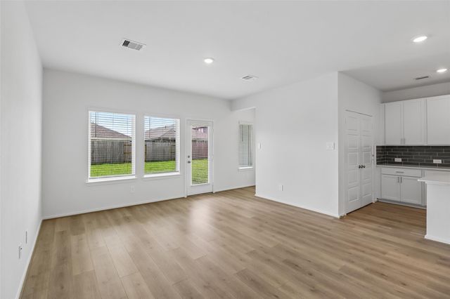 5113 Redbud Valley Drive, Pearland, TX 77584