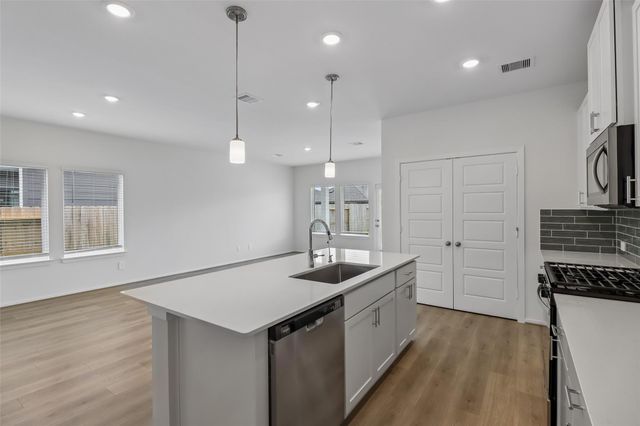 5113 Redbud Valley Drive, Pearland, TX 77584
