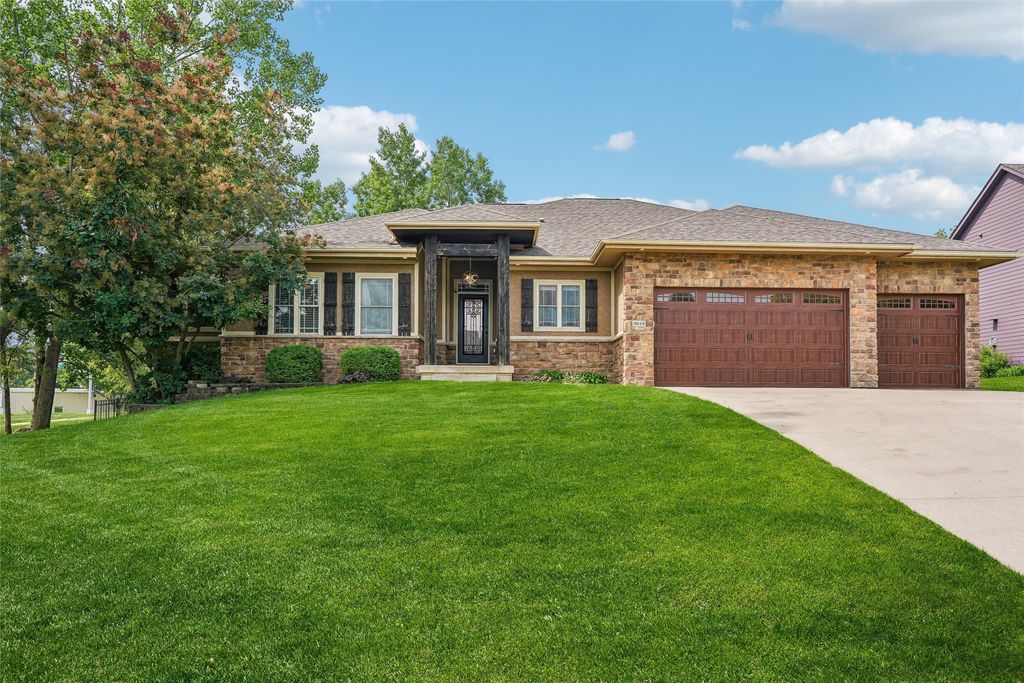 6648 Eagle Ridge Drive, Johnston, IA 50131