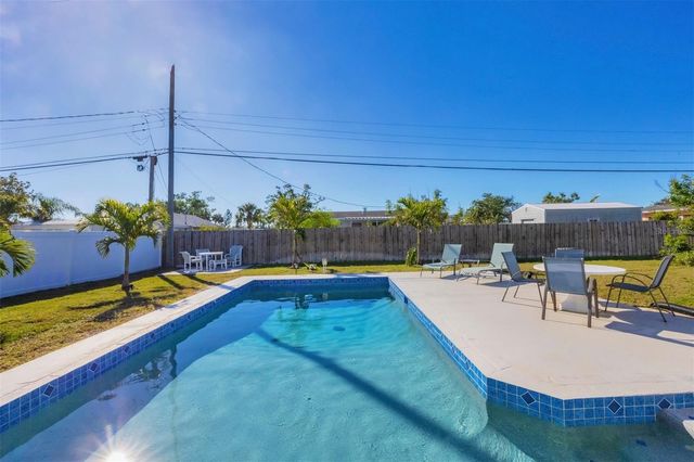 221 E WENTWORTH STREET, Englewood, FL 34223