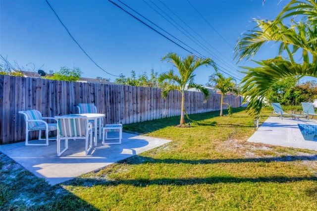 221 E WENTWORTH STREET, Englewood, FL 34223