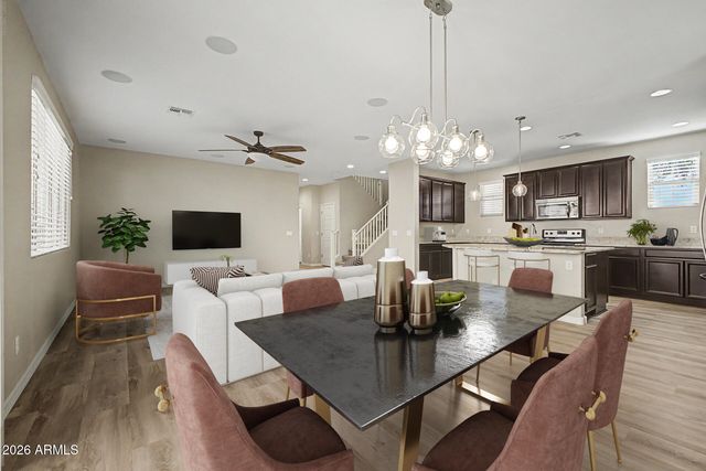 887 S SWALLOW Lane, Gilbert, AZ 85296