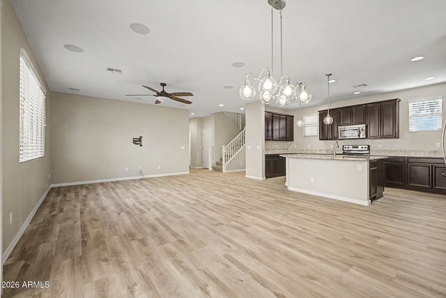 887 S SWALLOW Lane, Gilbert, AZ 85296