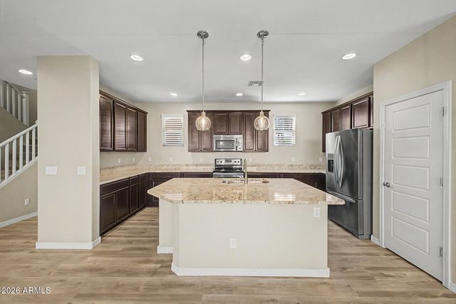 887 S SWALLOW Lane, Gilbert, AZ 85296