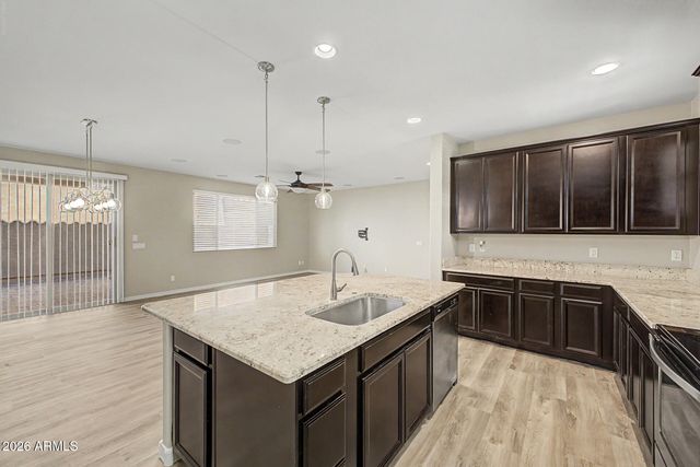 887 S SWALLOW Lane, Gilbert, AZ 85296