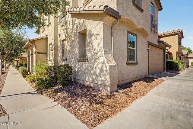 887 S SWALLOW Lane, Gilbert, AZ 85296