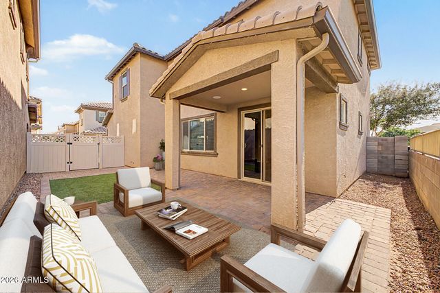 887 S SWALLOW Lane, Gilbert, AZ 85296