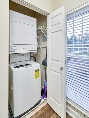 2612 McKnight Crossing Court, St Louis, MO 63124