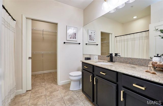 2612 McKnight Crossing Court, St Louis, MO 63124