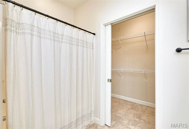 2612 McKnight Crossing Court, St Louis, MO 63124